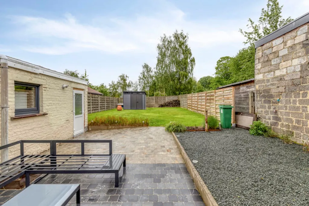 Aed - Family Home with Garden in Lede