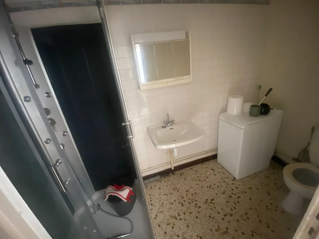 Salles de bain - Studio Meublé avec Ascenseur et Parking à Paris