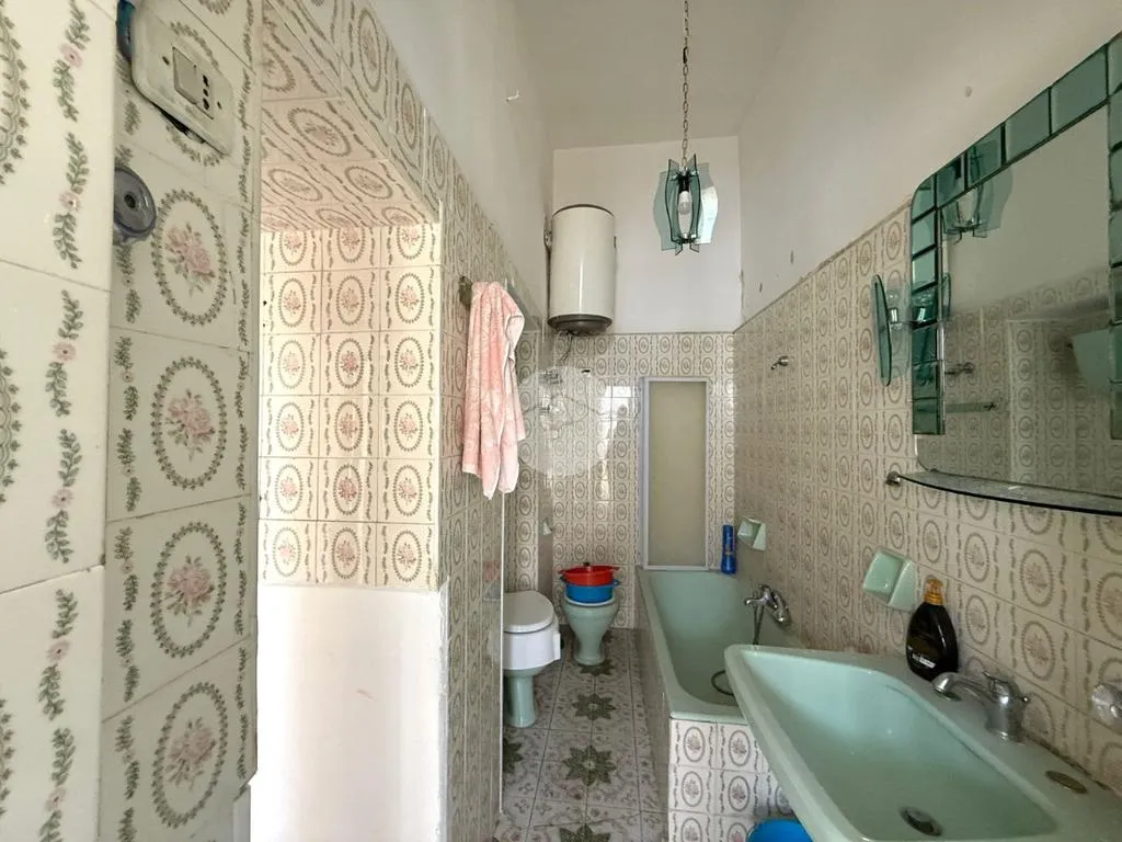 Salles de bain - 3-Room Apartment with Balcony in Naples