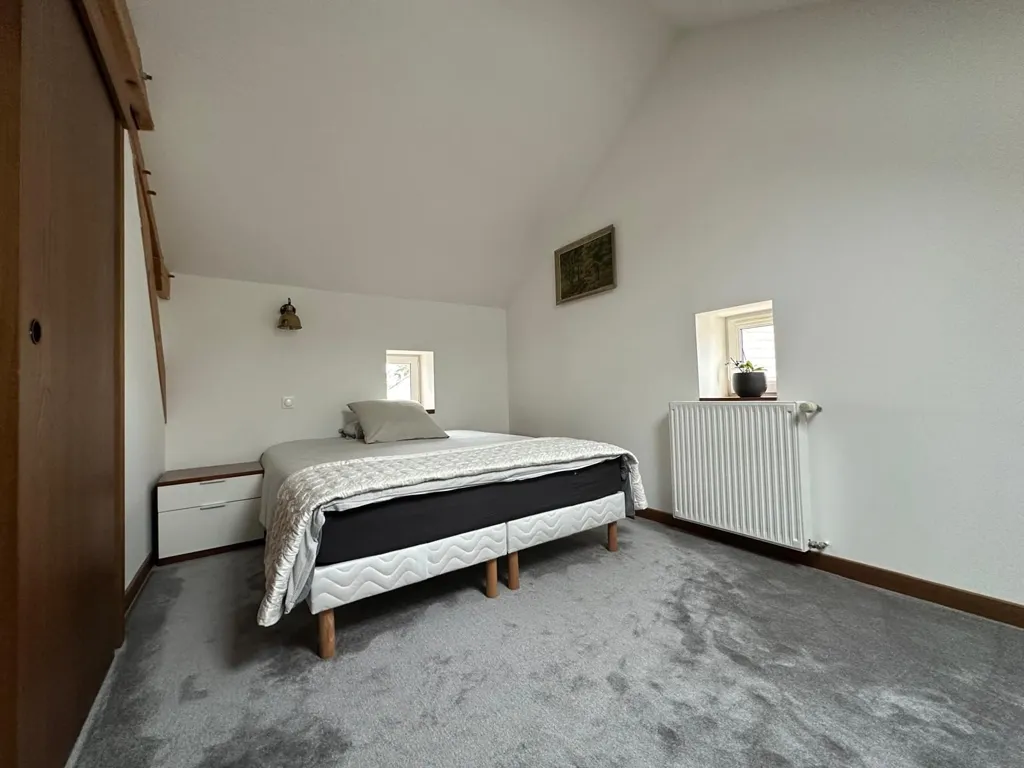 Chambres - Maison Authentique avec Grand Terrain à Beauregard-Vendon