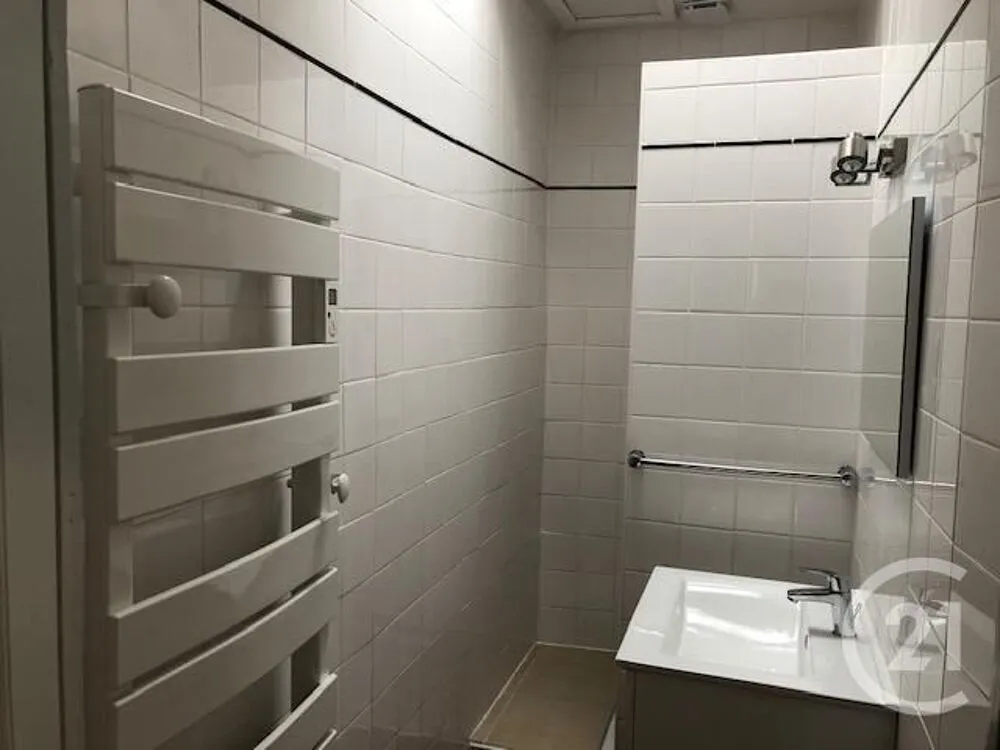 Salles de bain - Appartement Rénové avec Jardin à Carcassonne