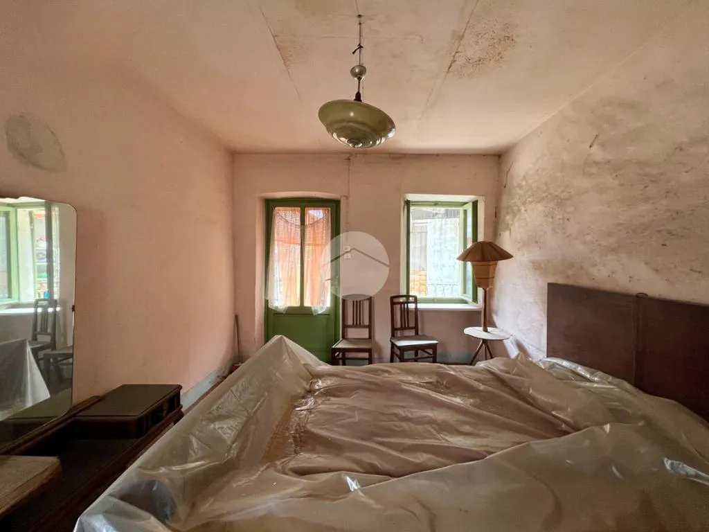 Camere da letto - Casa di corte da ristrutturare con box a Balangero
