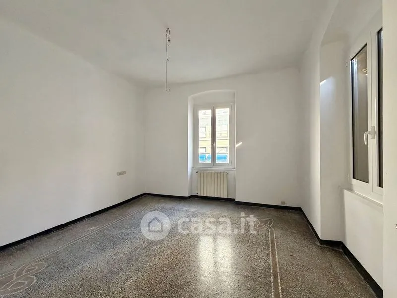 Pièces - Apartment with Balcony in Genoa's Sestri Ponente