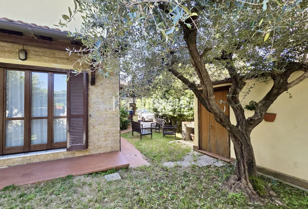 Aed - Rustic Villa with Garden in Castagnola, Massa