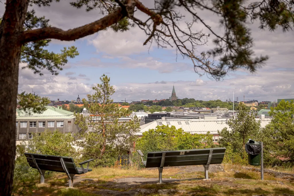 2-Bedroom Apartment with West Balcony in Årsta