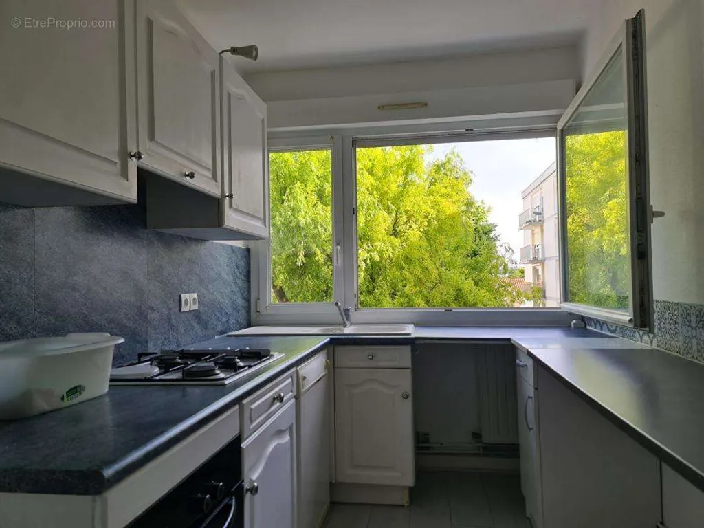 Cuisine - Appartement avec Balcon au Centre de La Rochelle