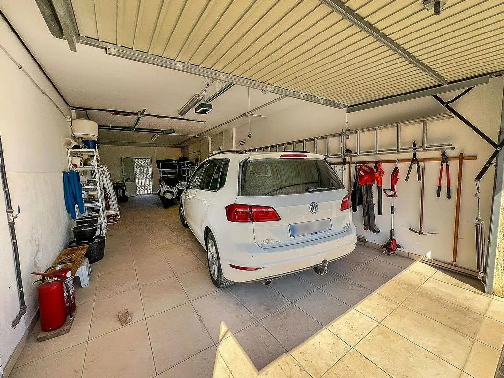 Garaaž - Luxury Detached House with Pool in La Nucia