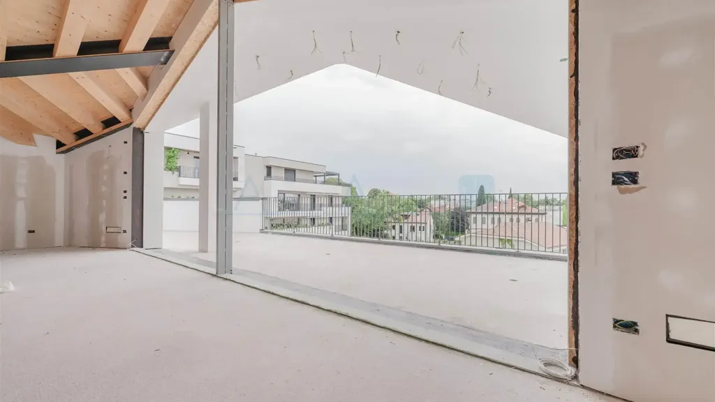 Toad - Penthouse with Four-Faced Views in Treviso