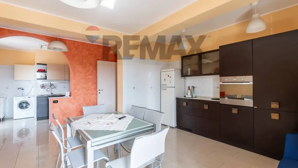 Köök - Spacious Apartment with Triple Exposure in Lentini