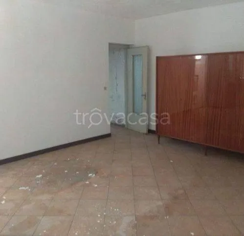 Toad - Rustic Property with Langa Views in Guarene