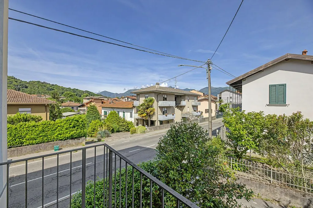 Rõdu - Multi-Level Apartment with Mansard in Luino