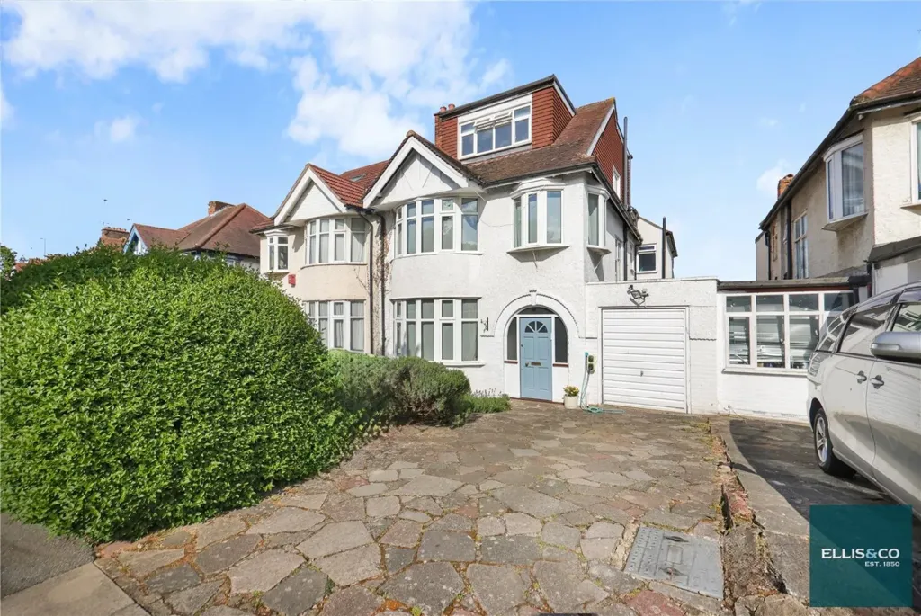 Exterior - 6-bedroom house in Barnet