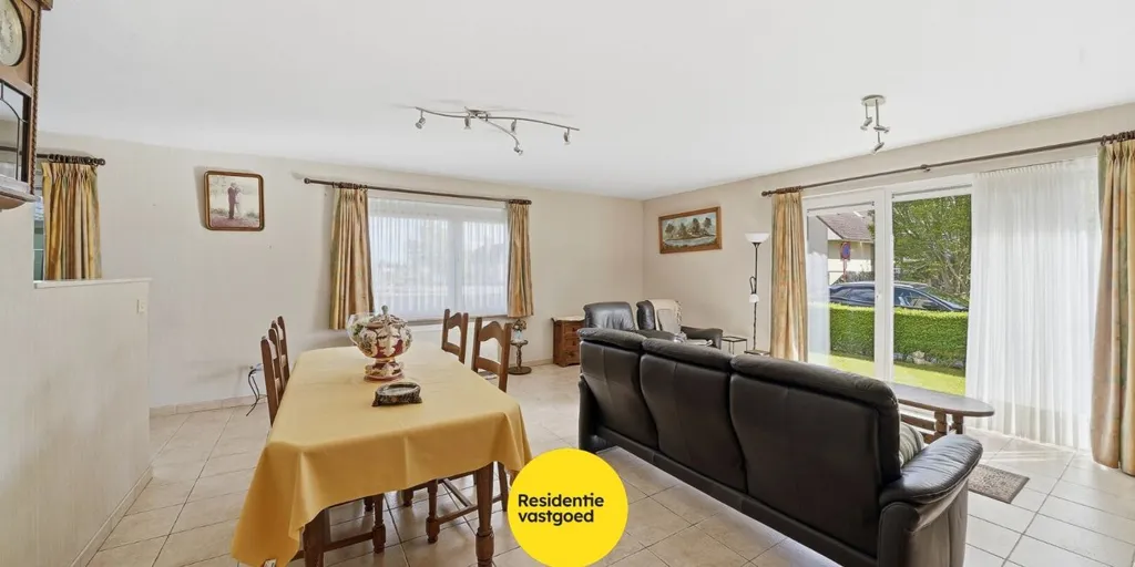Söögituba - Ground Floor Apartment with Garden in Oudenburg Centre