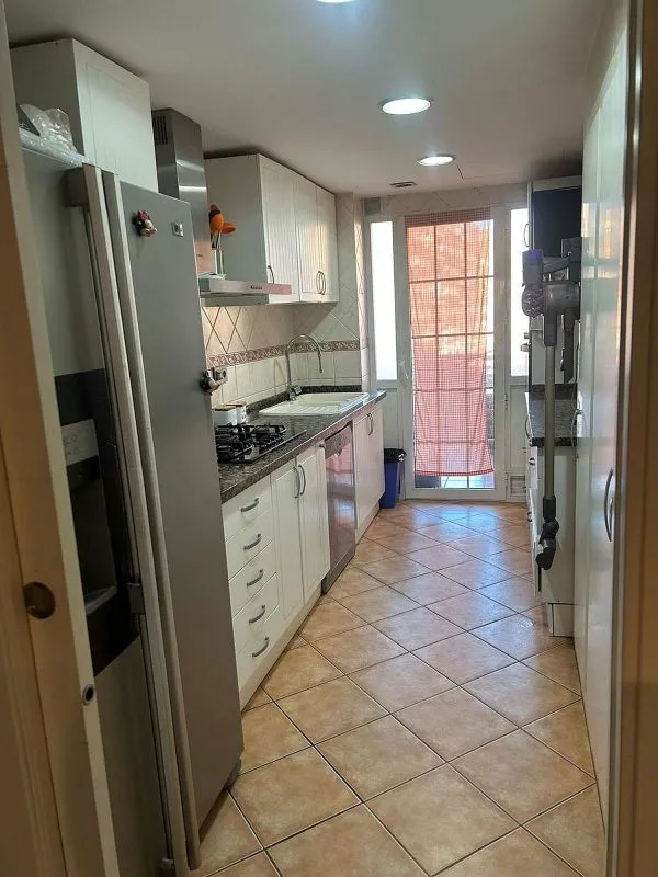 Köök - Spacious Flat with Terrace in Plaza Holanda