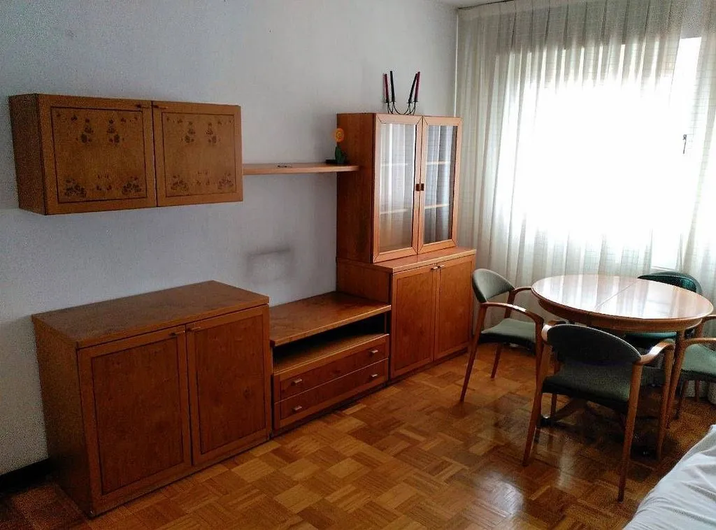 Söögituba - Ample 2-Bedroom Apartment with South View in San Adrián
