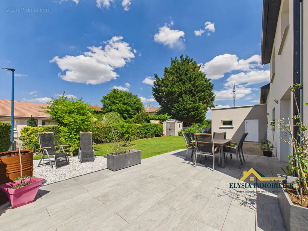 Jardin - Maison Luxueuse avec Terrasse à Ludres