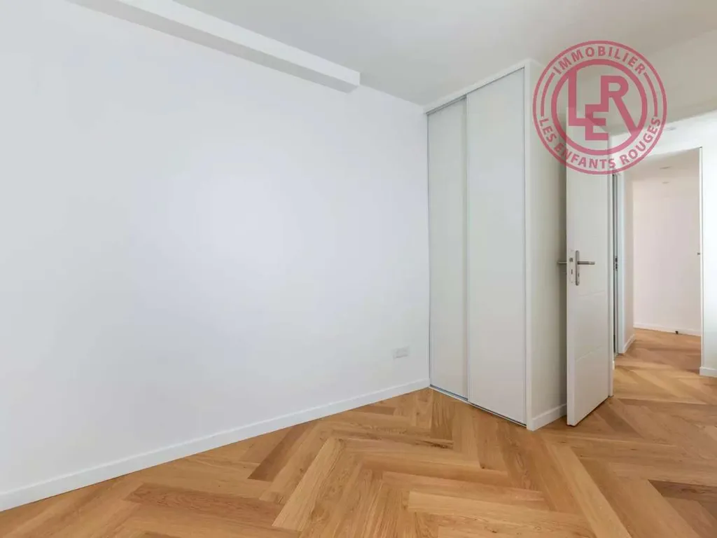 Pièces - Appartement rénové avec vue sur les toits à Paris 6e