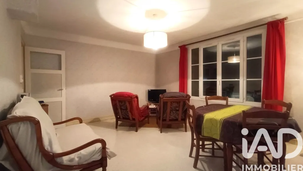 Söögituba - 4-Bed Apartment with Garage in Auxerre