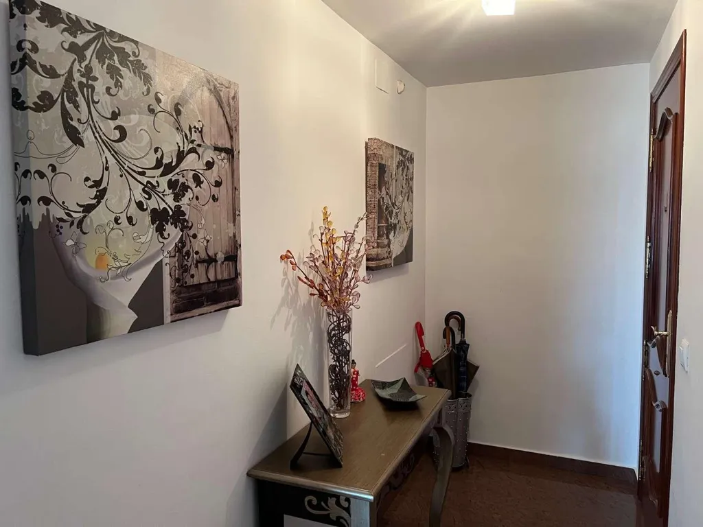 Esik - South-Facing Flat with Garage in Andújar