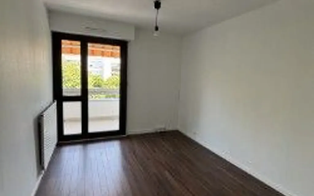 Toad - T3 Apartment with Balcony in Pessac