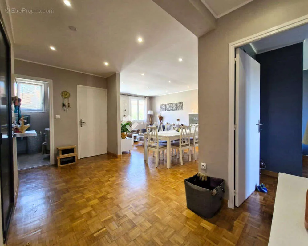 Salle à manger - Appartement avec Garage et Cour à Perpignan
