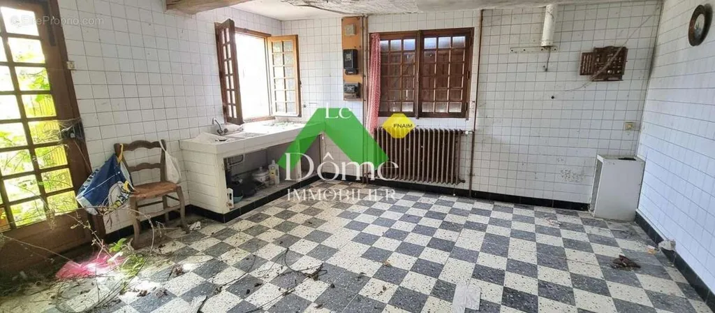3-toaline maja asukohas Noailles
