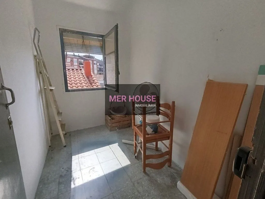 Pièces - Apartment with Lift in West District