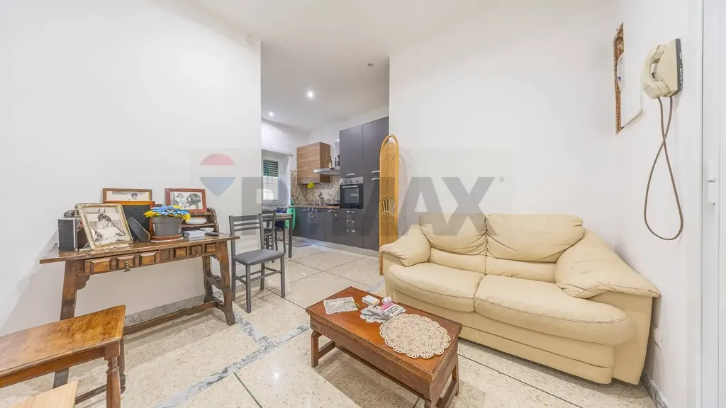 Elutuba - Ristruttured Flat with Ascender in Appio Latino, Rome