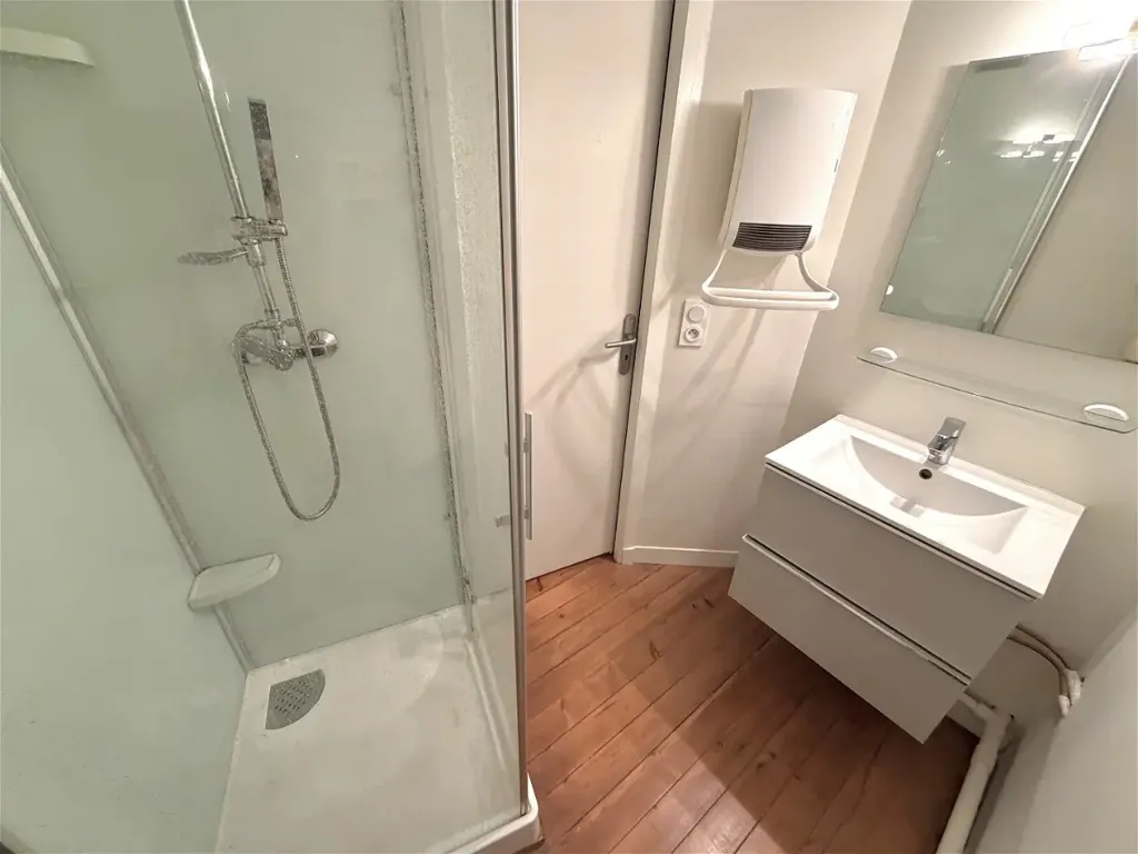 Salles de bain - Studio Meublé au Pied du Tram à Talence