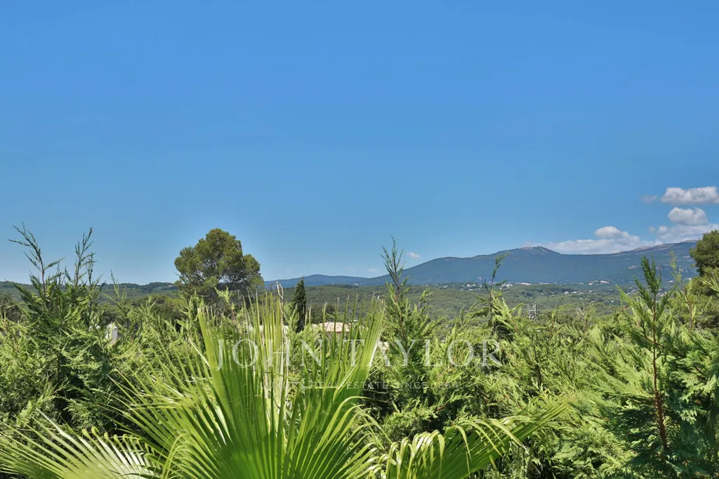 Contemporary Villa with Pool in Roquefort-les-Pins