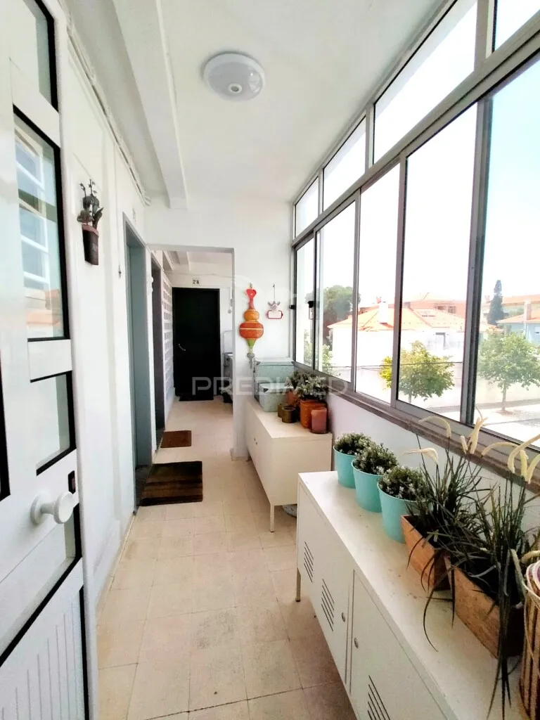 Esik - Inverted Duplex Apartment for Renovation in Alvalade, Lisbon