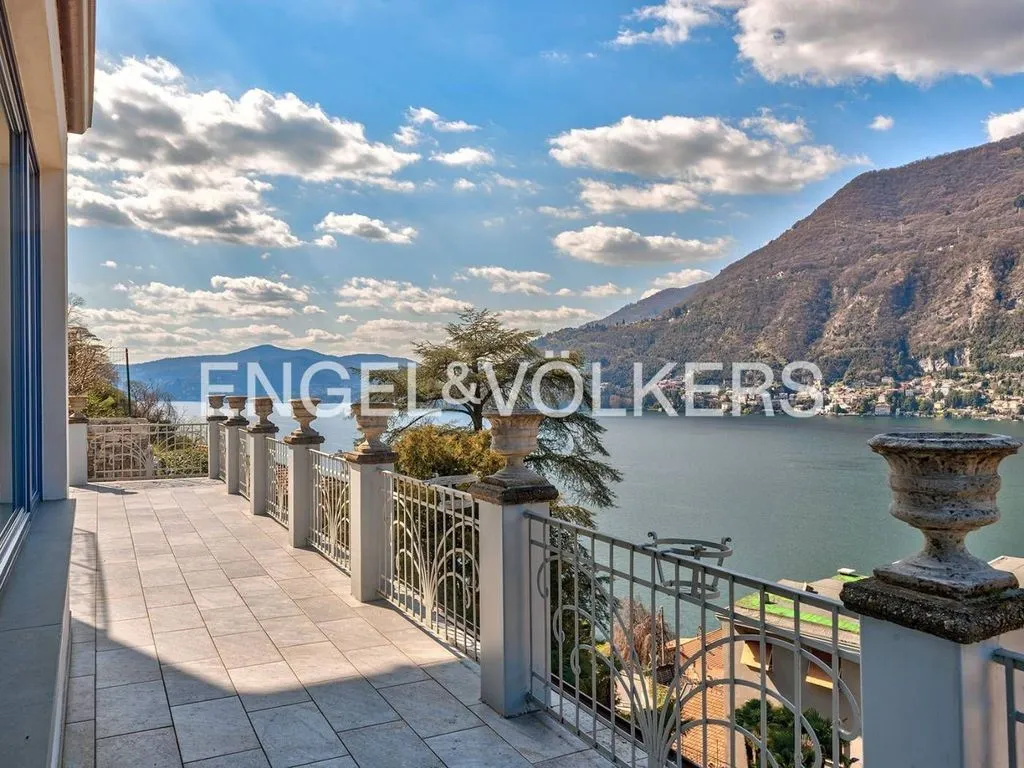 Terrass - Luxury Villa with Lake Views in Torno, Lombardy