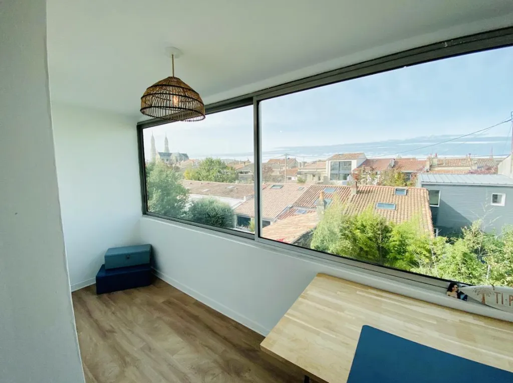 Balcony - Luxury House with Garden in Bordeaux