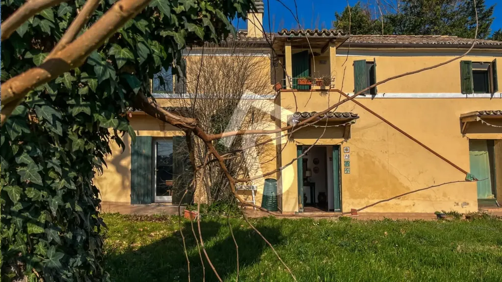 Välivaade - Rustic House with Private Garden in Jesi