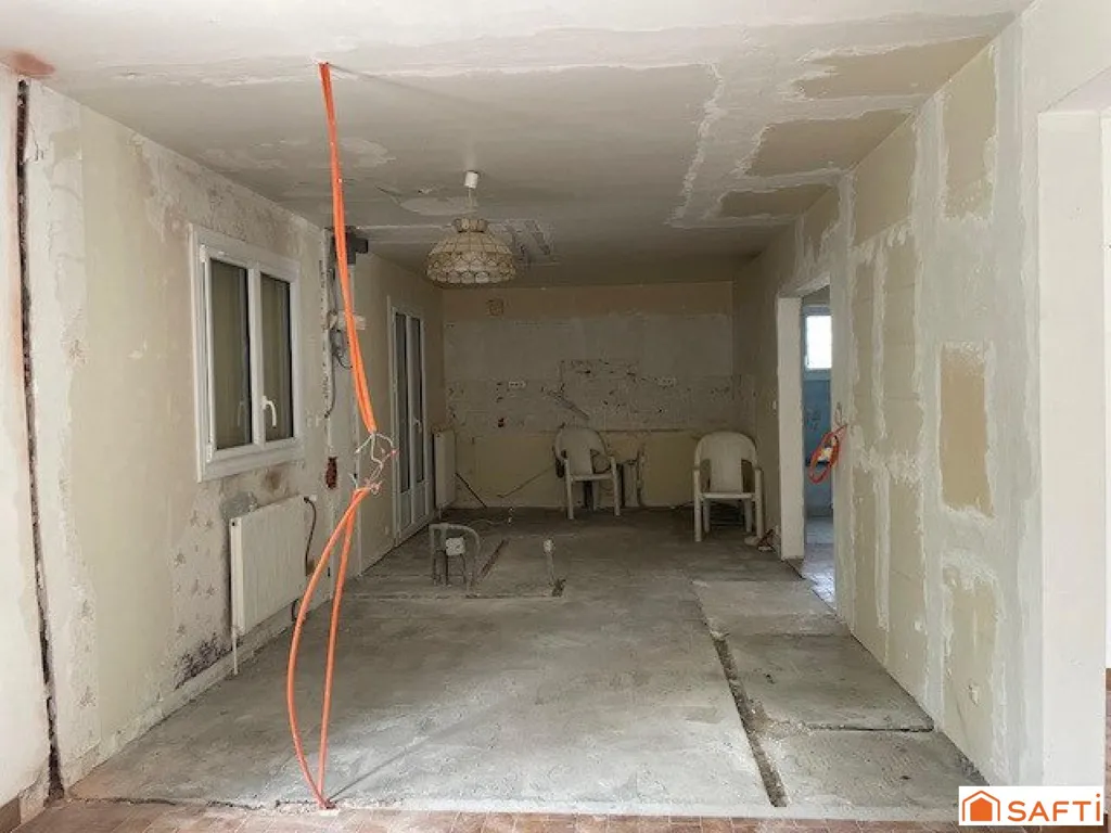 Entrée - Maison à Rénover avec Terrasses à Cerny