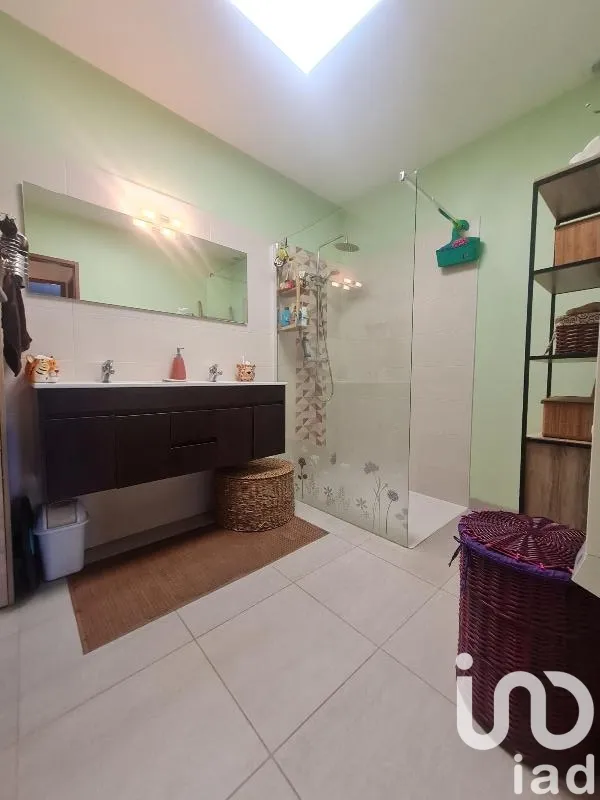 Salles de bain - Maison de 3 Pièces avec Terrasses à Ortaffa