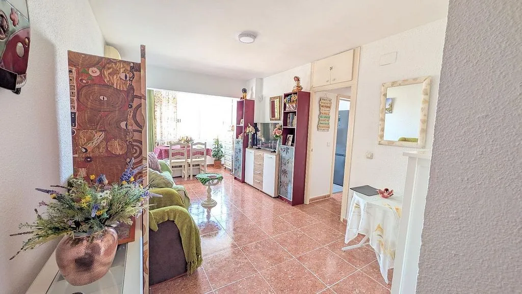 Esik - 2-Bedroom Apartment with Pool in Torremolinos Centre