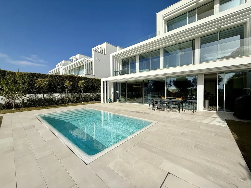 Bassein - Golf Villa with Sea Views in Sotogrande