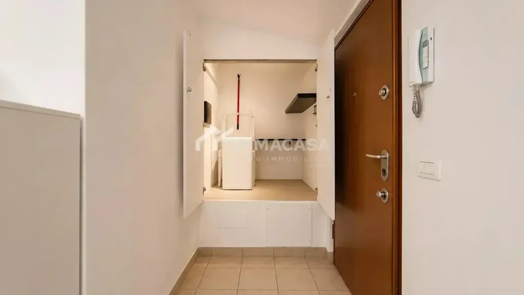 Esik - Armed Studio with Balcony in Milan