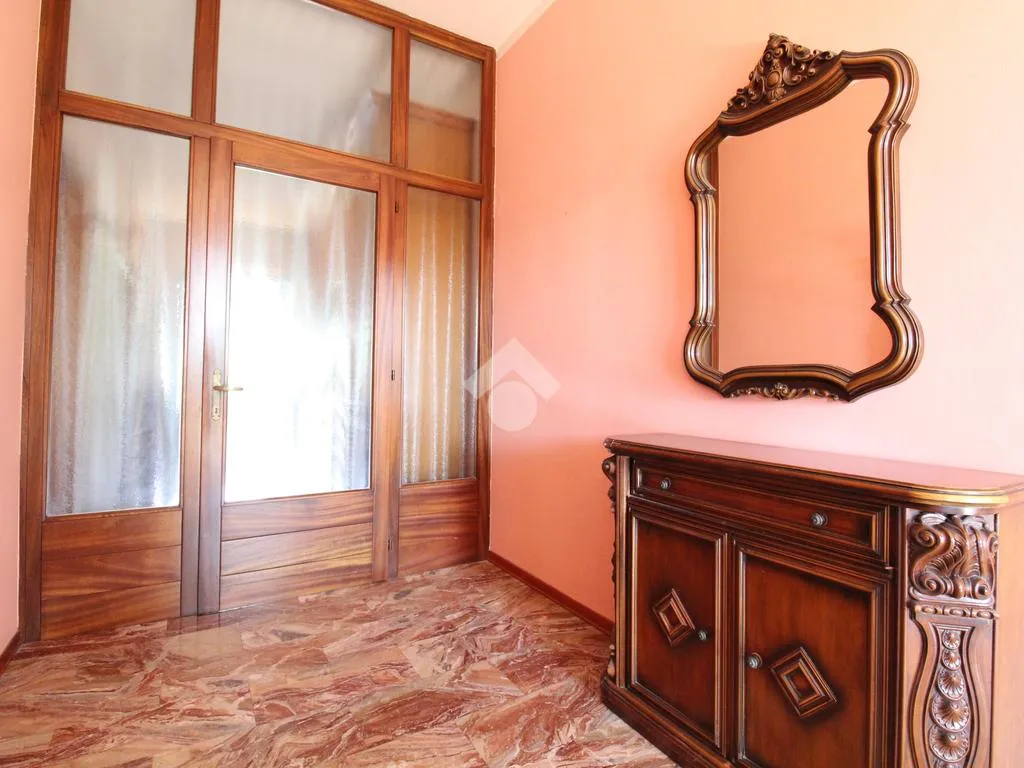 Esik - Independent House with Garden in Zermeghedo