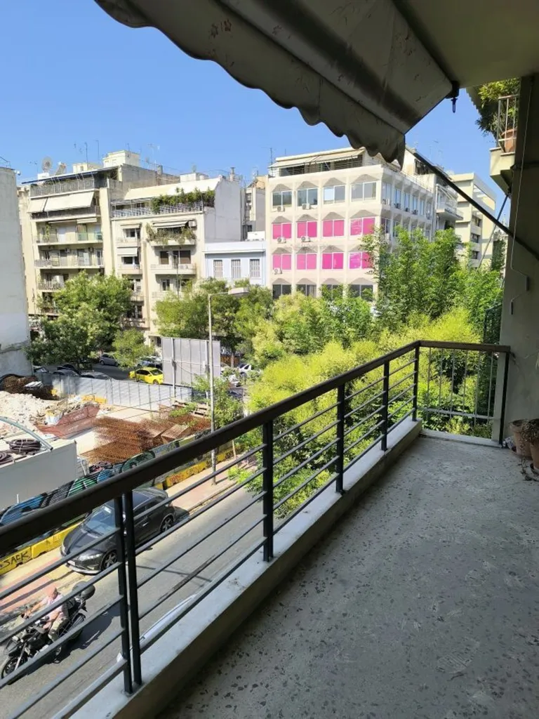 Rõdu - Front-Facing Apartment near National Museum, Athens