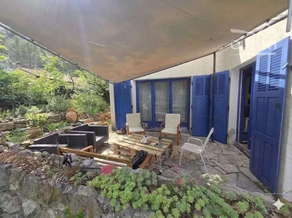 Terrasse - Villa de Plain-Pied avec Jardin à Trans-en-Provence