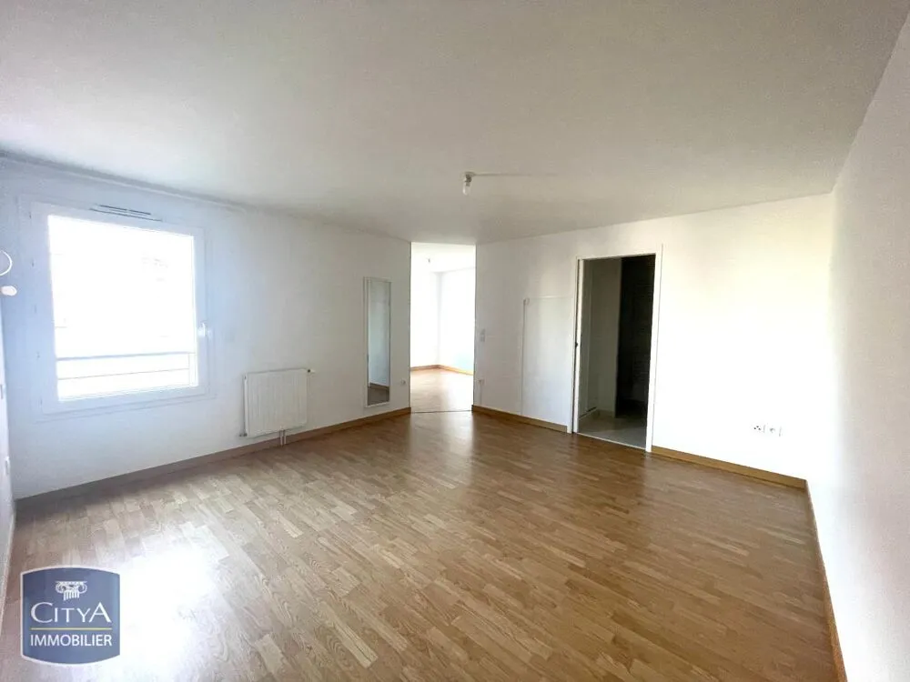 Toad - Spacious 4-Piece Apartment with Patio in Saint-Étienne