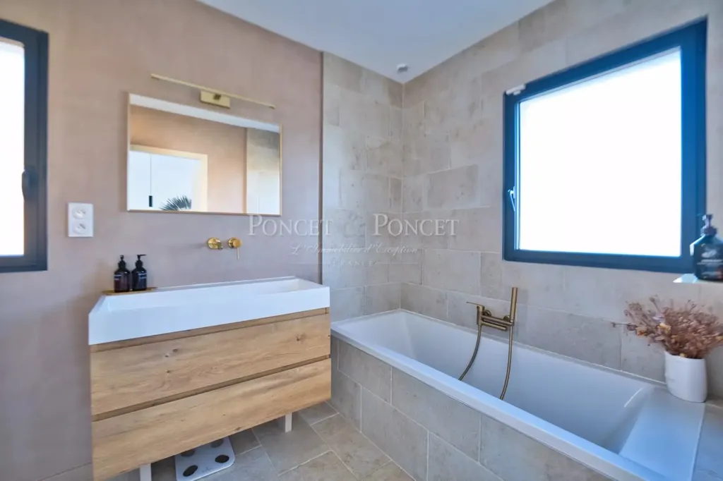Salles de bain - Maison 7 pièces à Juvignac