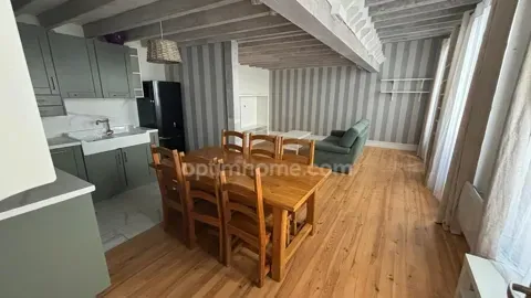 Salle à manger - Duplex Meublé avec Poutres Apparentes à Paris 13e