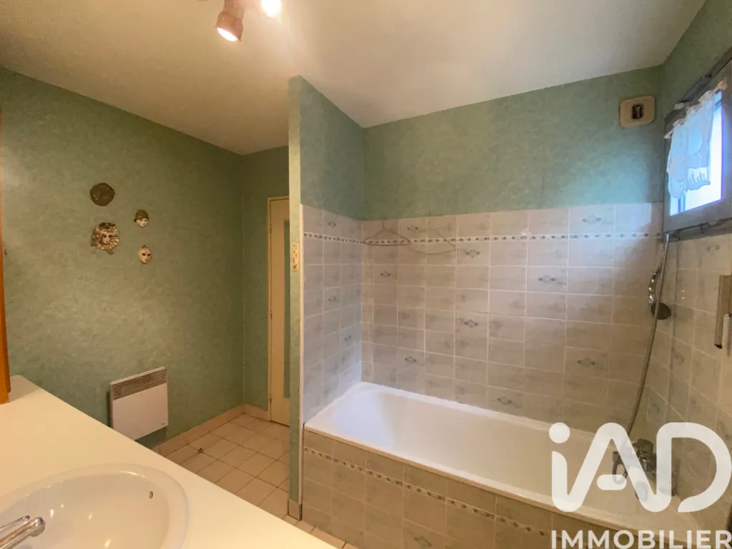 Salles de bain - Appartement avec Garage à Cachan, Proche Transports