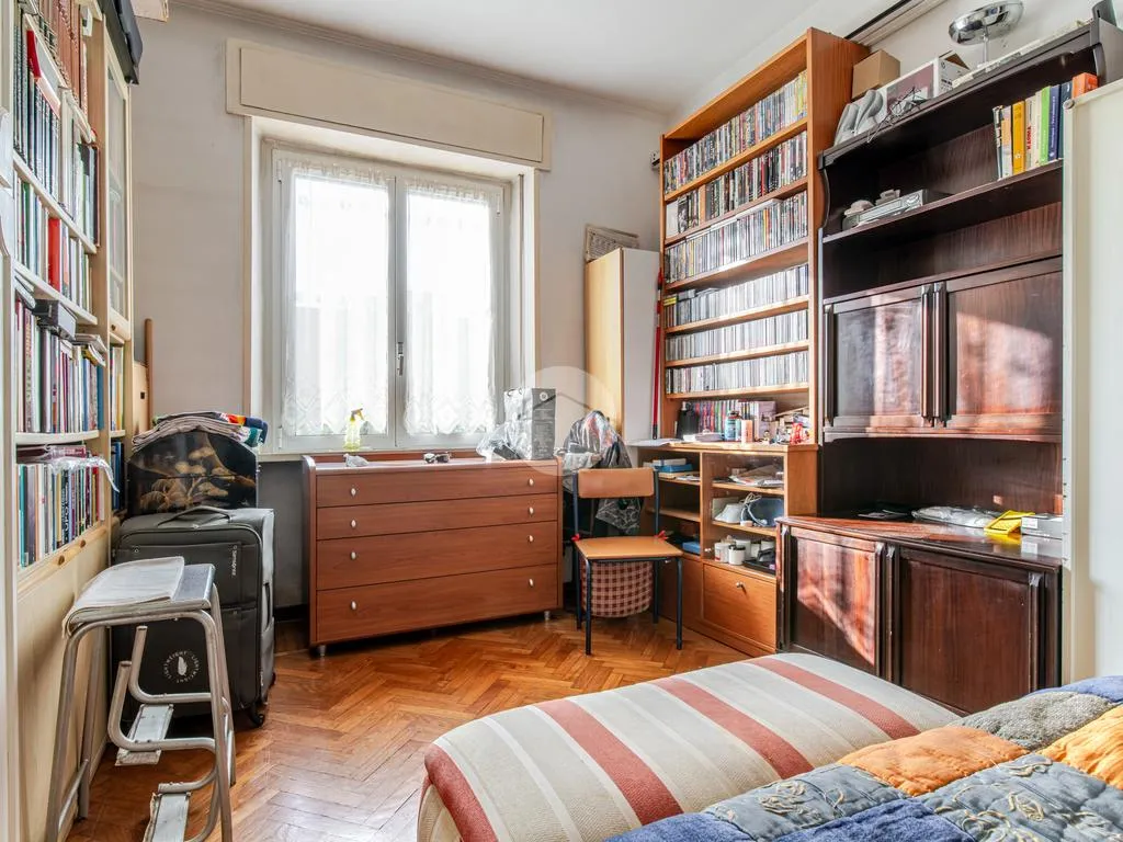 Magamistoad - Rearranged Triplex with Balcony in Milan
