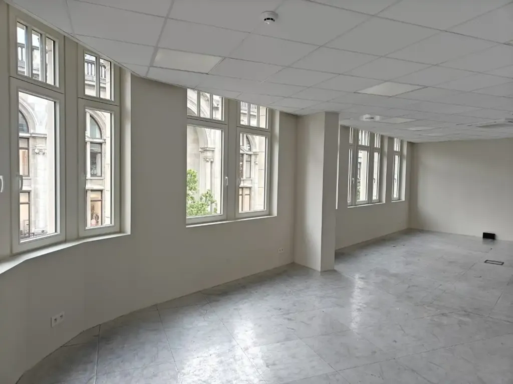 Ärihoone asukohas Antwerpen