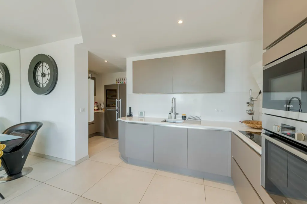 Cucina - Apartment with Sea View in Saint-Raphaël