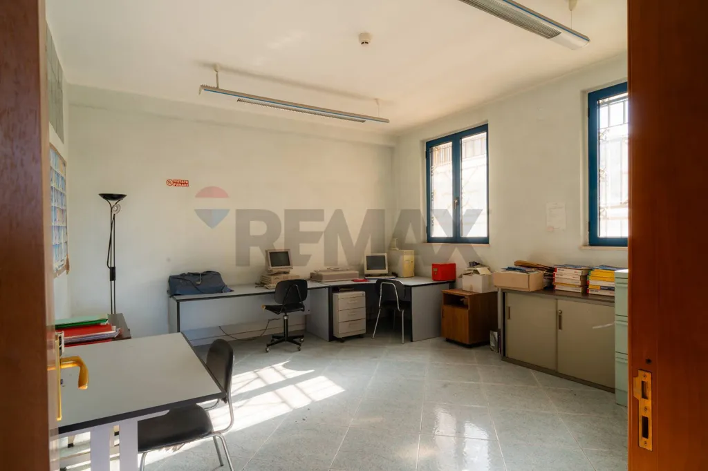 Kabinet - Commercial Space with Workshop Potential in Modugno